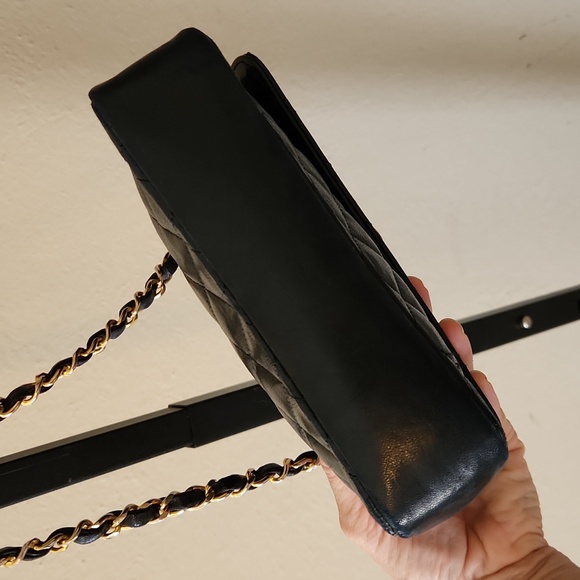 Chanel Matelasse Coco turnlock Timeless, vintage as is black, poor red lining - Picture 9 of 12